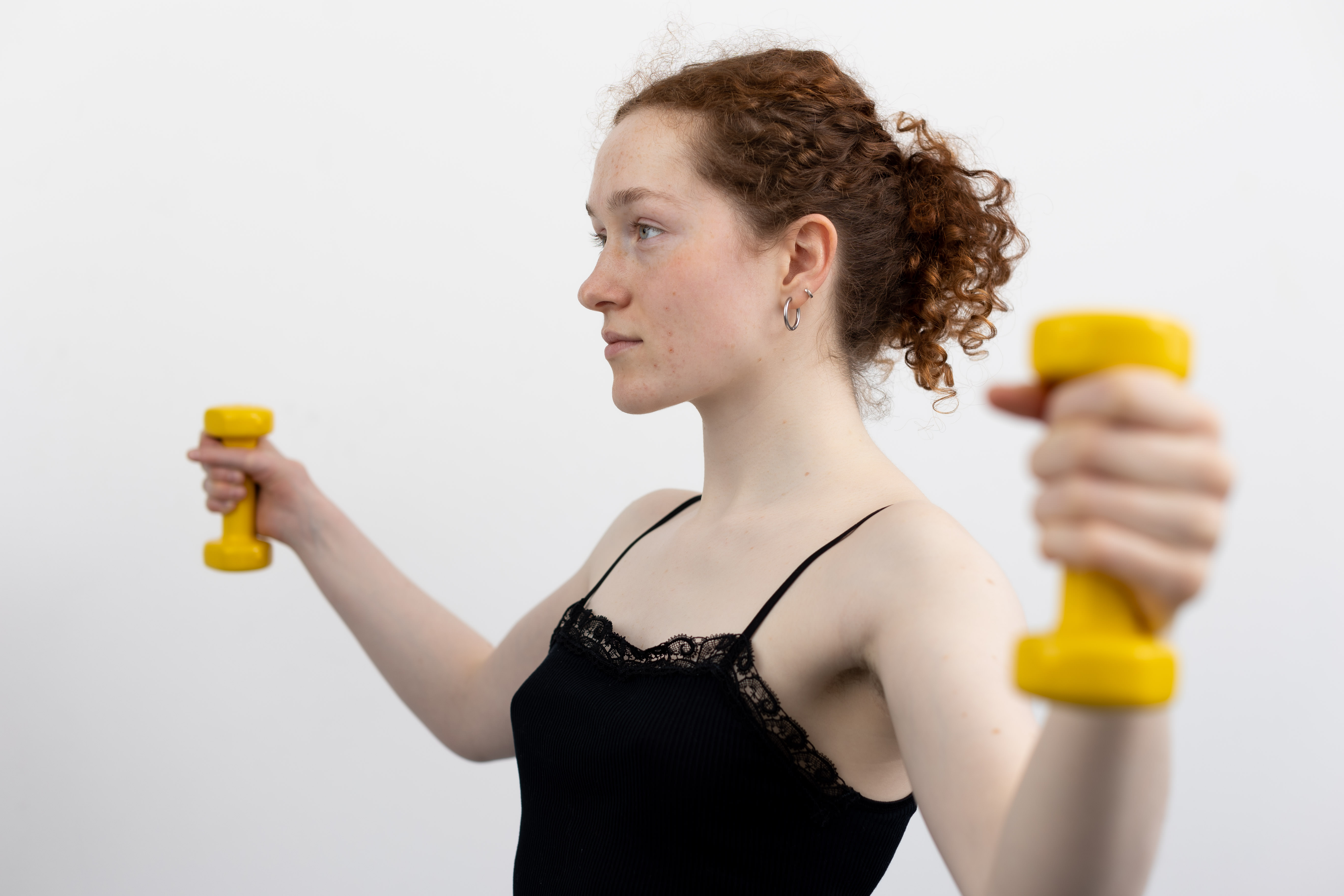 Ascenti patient completing a shoulder exercise with weights